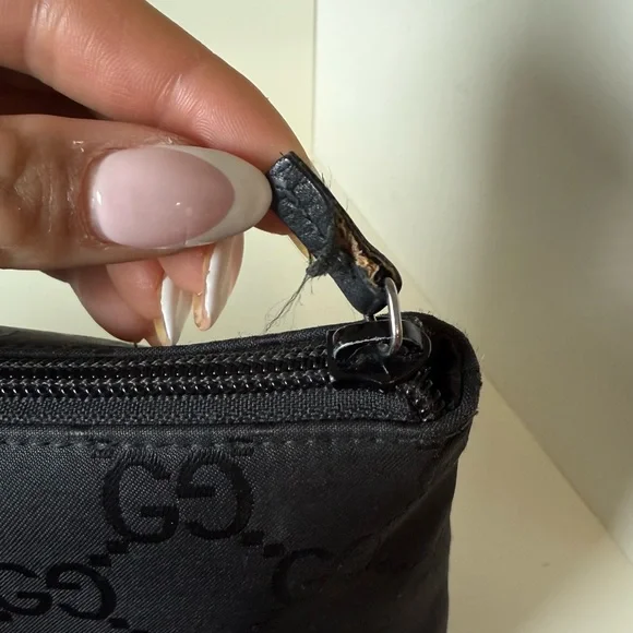 Gucci Black Monogram cosmetic pouch - Picture 5 of 9